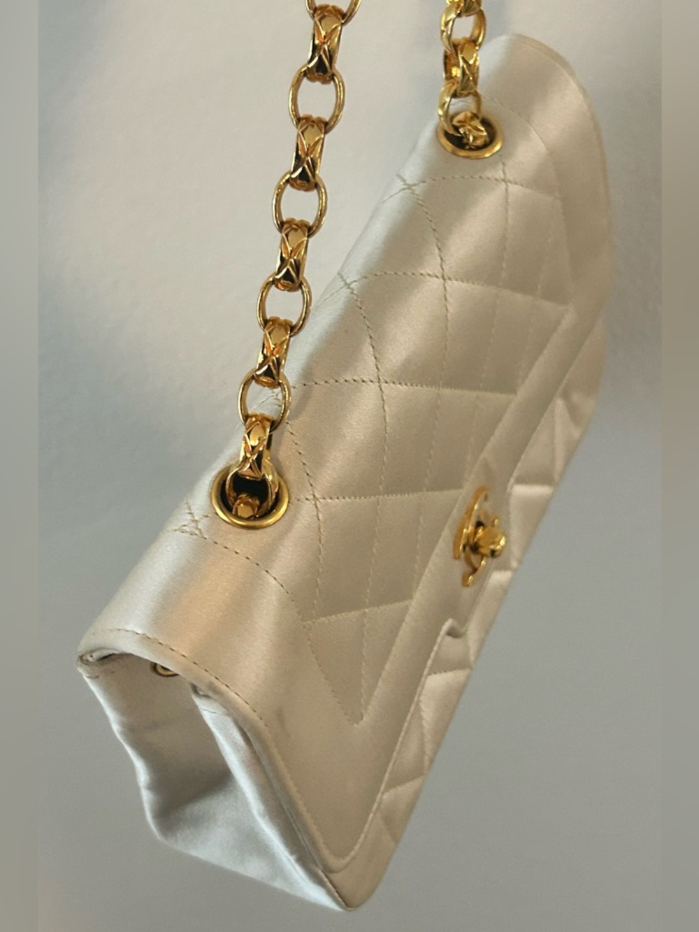 CHANEL Vintage Mini Diana Satin Flap Bag - Picture 6 of 15